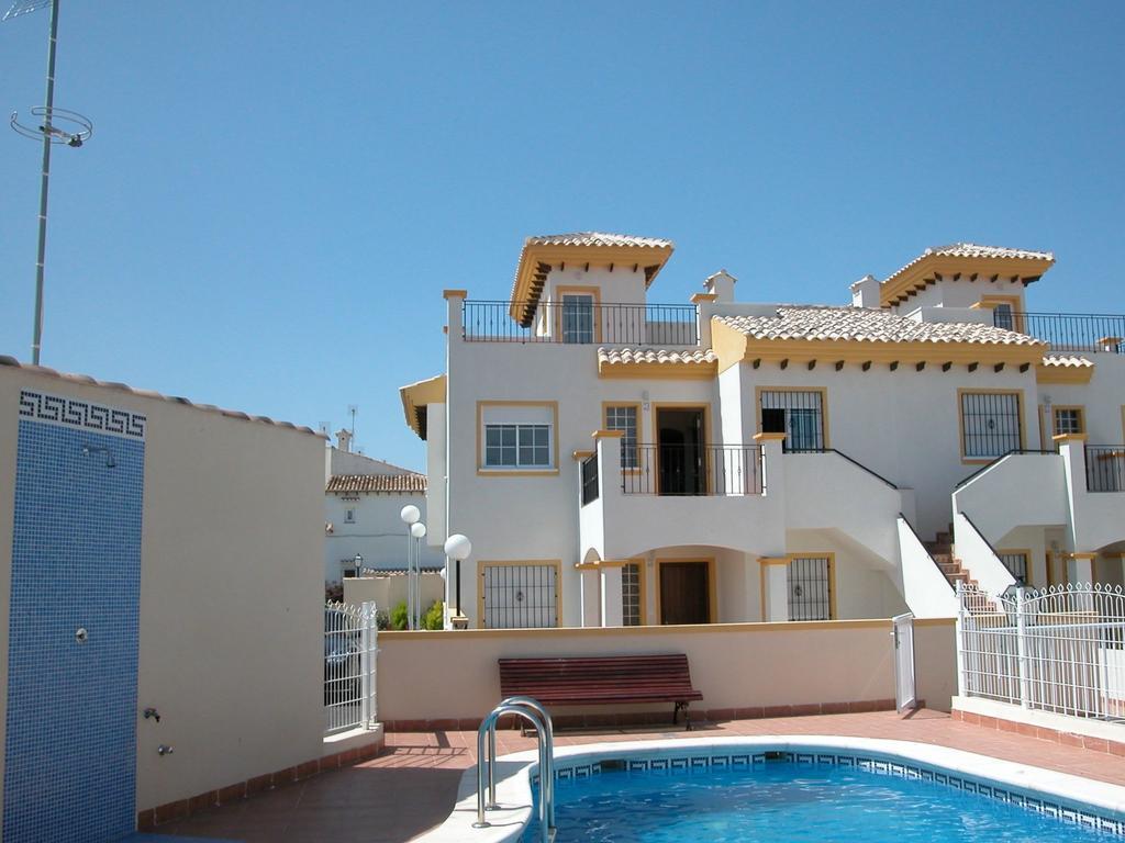 2 Bedroom Cozy Apartment In Torrevieja Exteriör bild