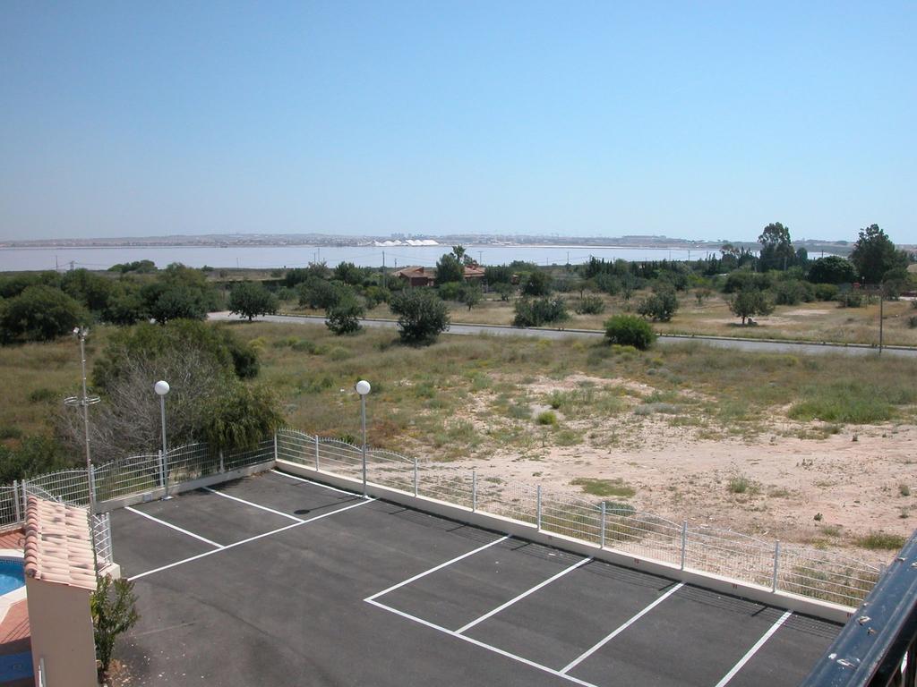2 Bedroom Cozy Apartment In Torrevieja Exteriör bild
