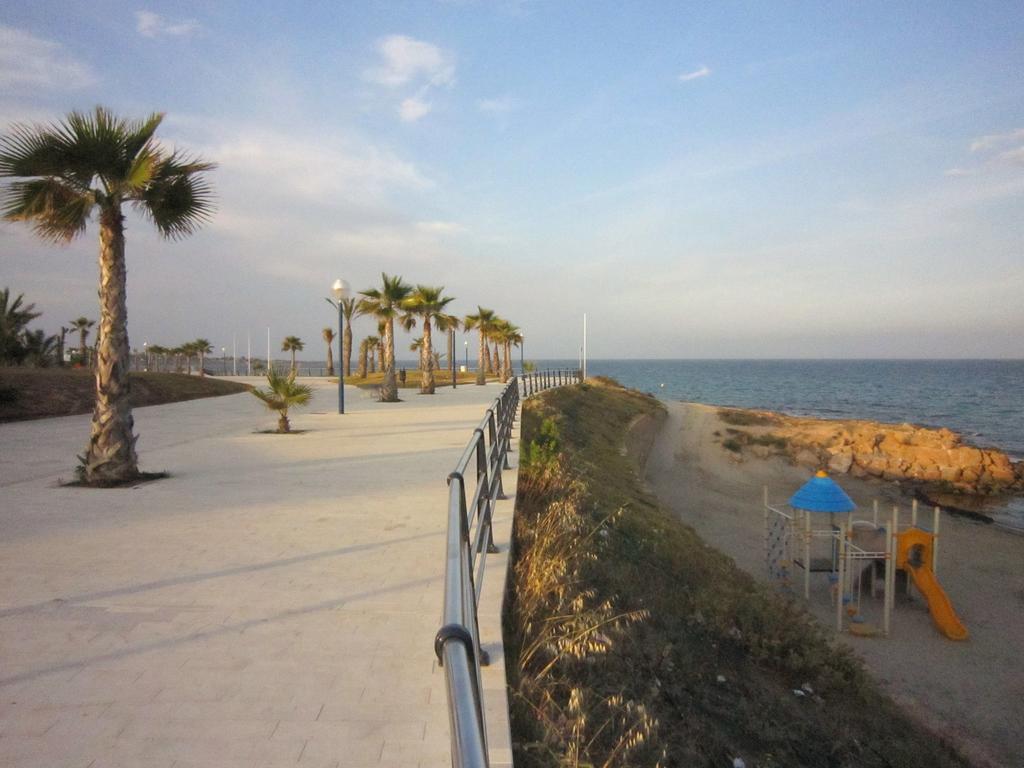 2 Bedroom Cozy Apartment In Torrevieja Exteriör bild